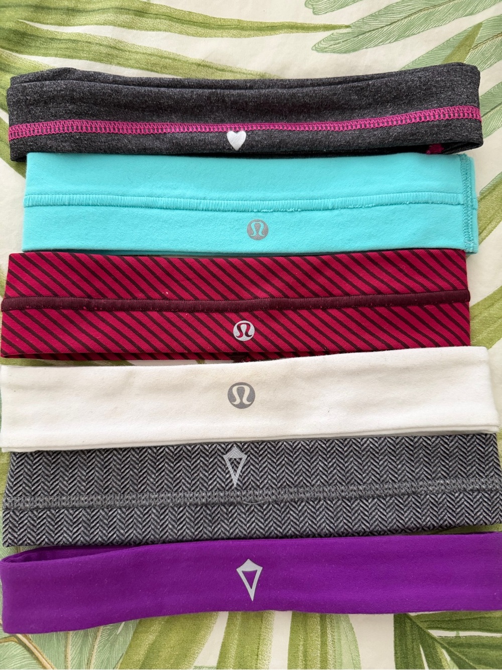 Lot of 6 performance headband by Lululemon and Aviva , great condition